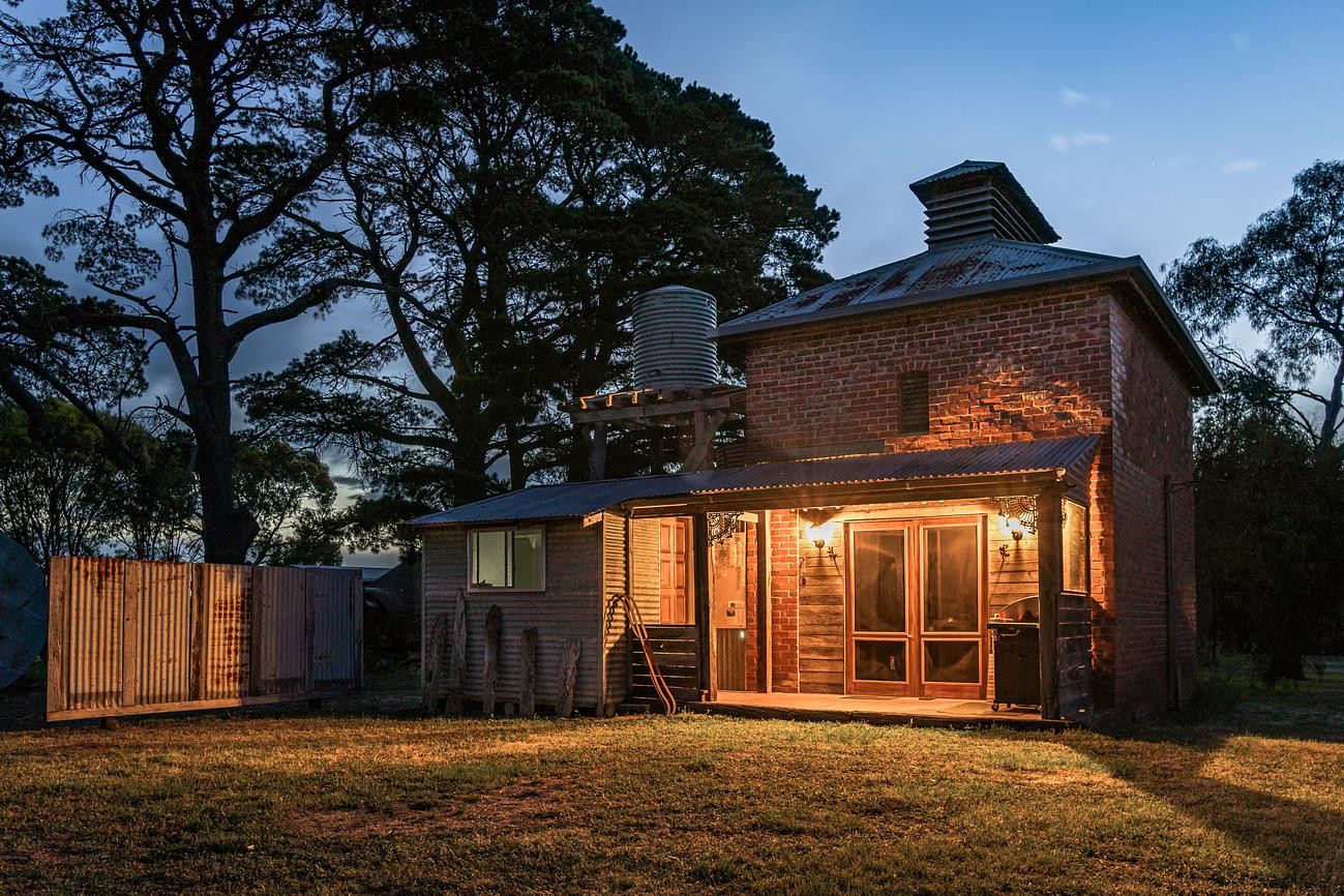 Search and Stay Destinations. Pet Friendly Rentals in Moutajup, VIC - Australia